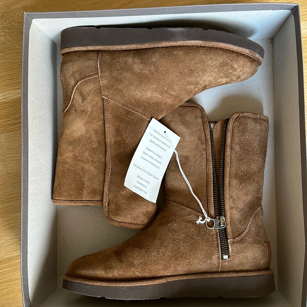 NIB Ugg Abree Short 5..5/6